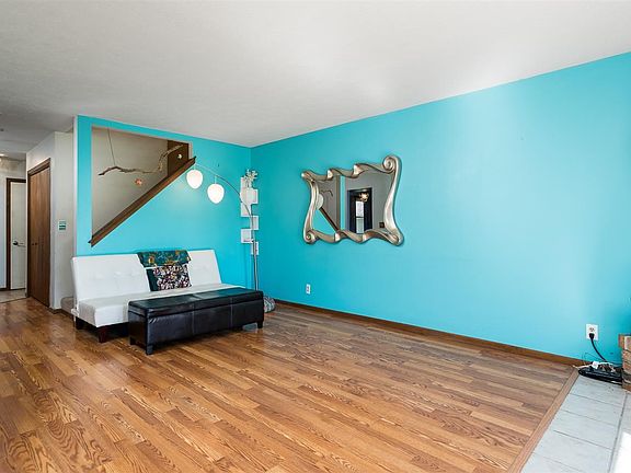 5th image of 725 Tulip Ln