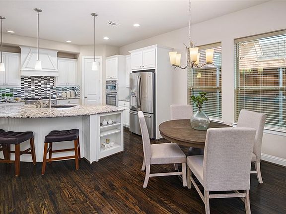 4th image of 2111 Grassland Dr
