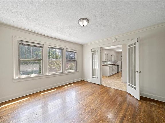 4th image of 108 Kensington Ave