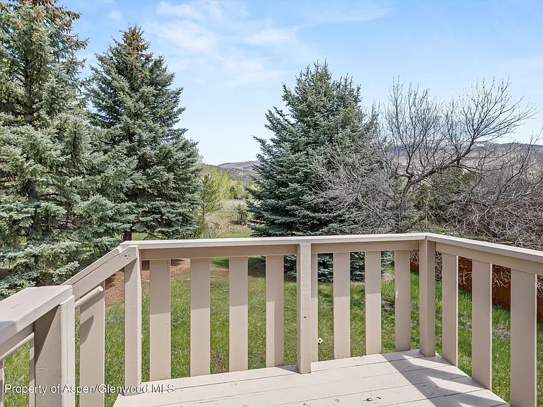 382 Summit Dr — Photo 20