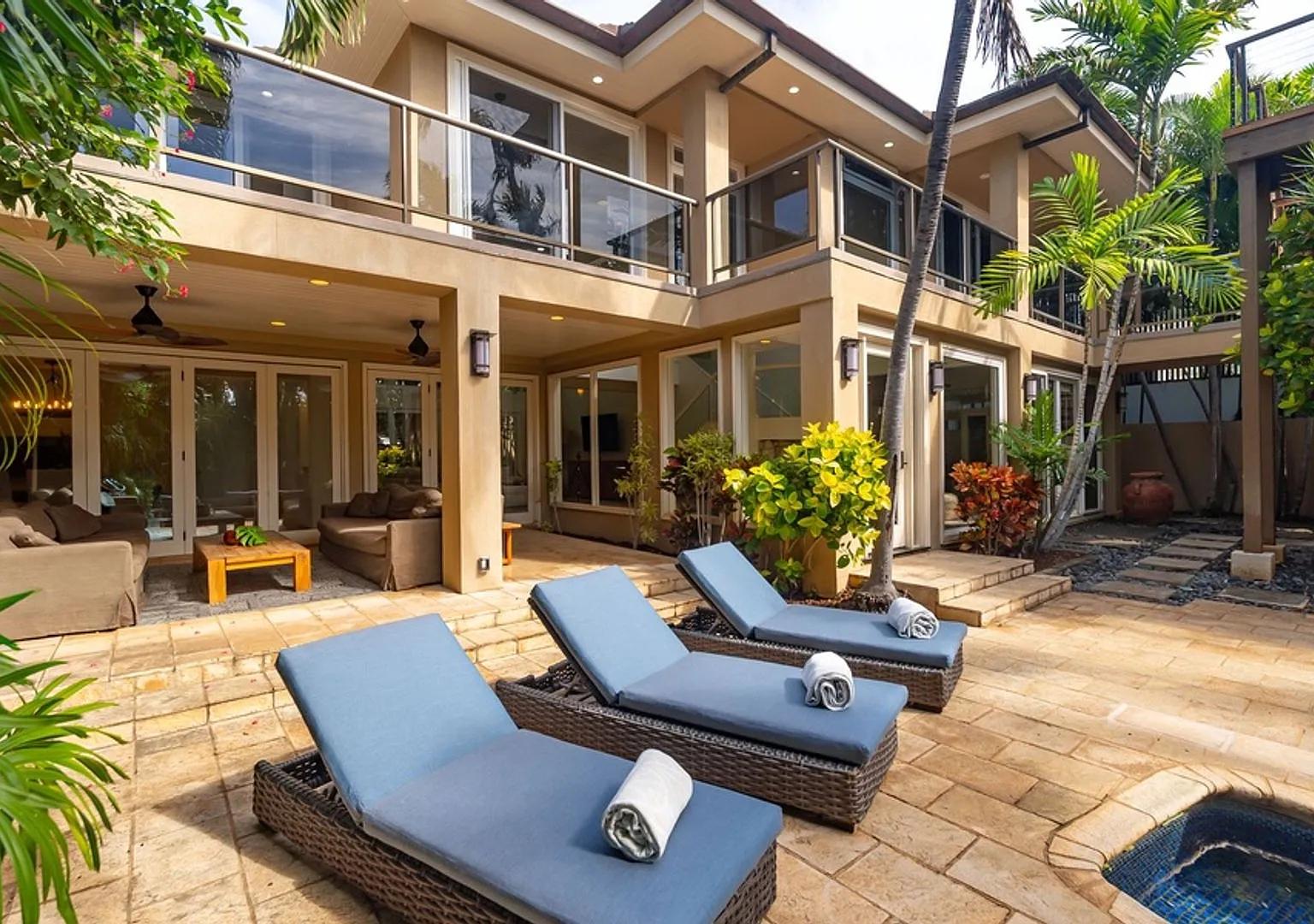 Diamond Head Luxe Five-Bedroom Estate with Private Pool — Photo 1