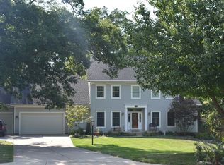 3723 N Grandview Dr, Peoria, IL