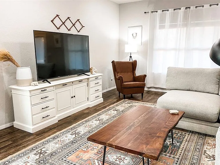1140 S Ivory Bill Ln — Photo 2