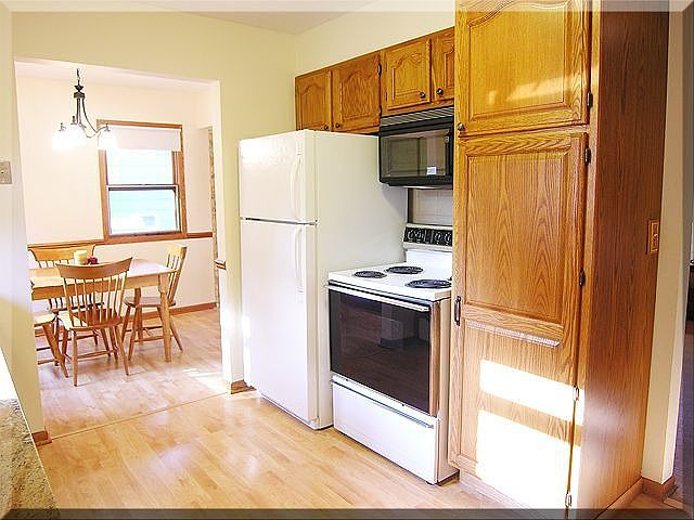 Opposite side of kitchen