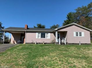 374 Belton Rd, Mount Airy, NC 27030