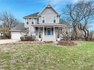 12113 Aberdeen Rd, Leawood, KS 66209