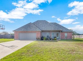 1569 Sawnee Dr, Lake Charles, LA 70611