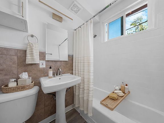 4th image of 1040 Ximeno Ave APT 4