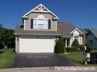 556 Garland Ct, Lake Zurich, IL