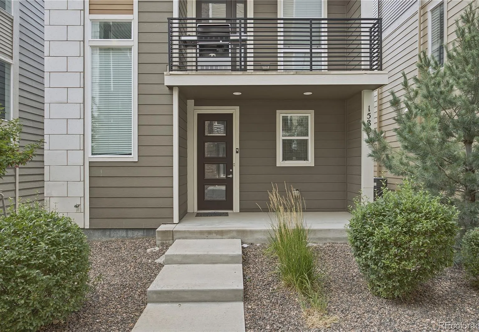 3 bed, 2.5 bath, 1722 sqft, $2,690 — Photo 3