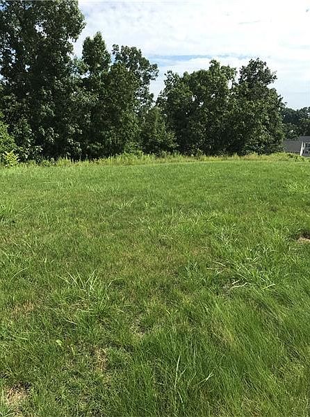 2nd image of 104 Peach Tree Dr