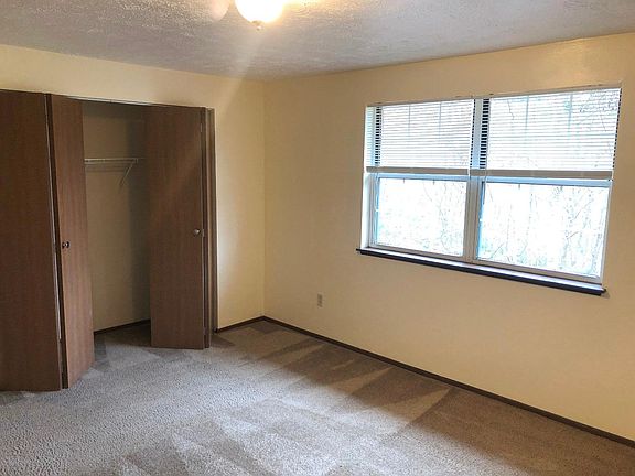 5th image of 225 Hillview Ln #303
