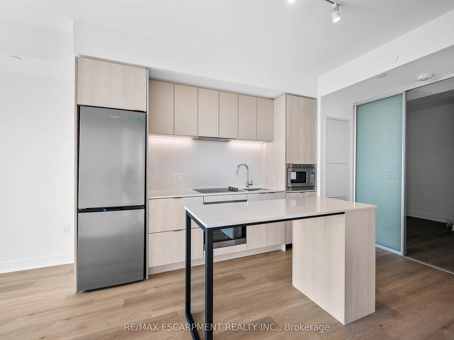 86 Dundas St E — Photo 4