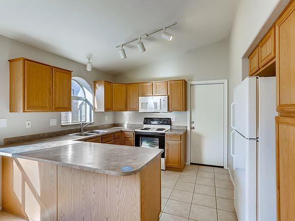 4th image of 537 N 167th Dr