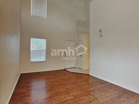 5th image of 1088 Oriole Cir