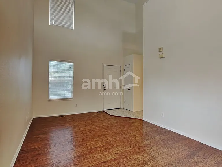 1088 Oriole Cir — Photo 5