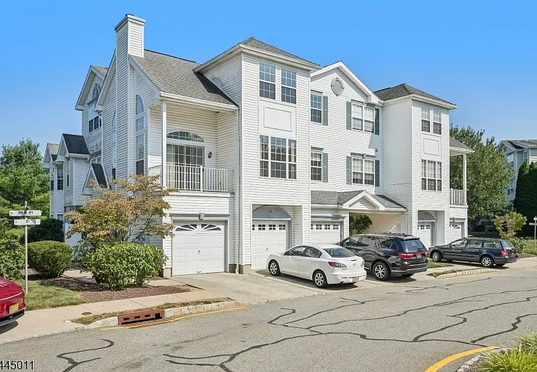 43 Hancock Dr — Photo 1
