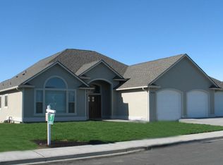 8890 Coolidge Rd, Yakima, WA 98903