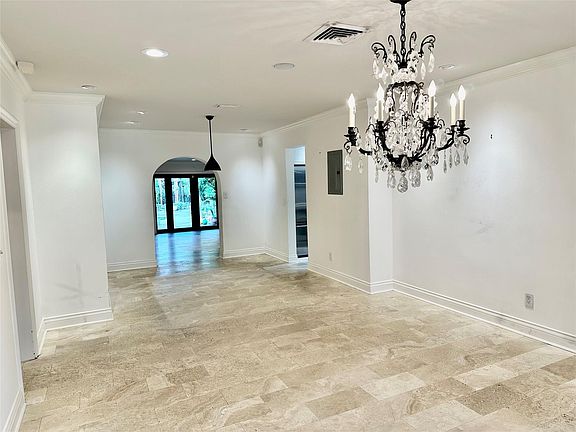 4th image of 541 NE 8th Avenue