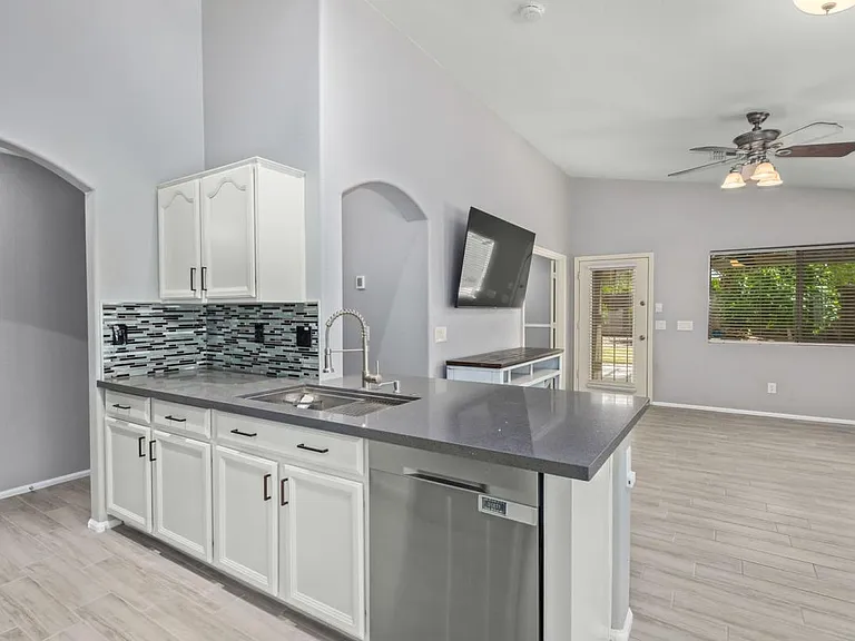 983 E Palomino Way — Photo 9