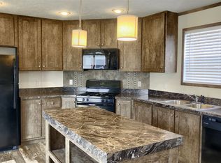 14 Golfview Ct, North Liberty, IA 52317