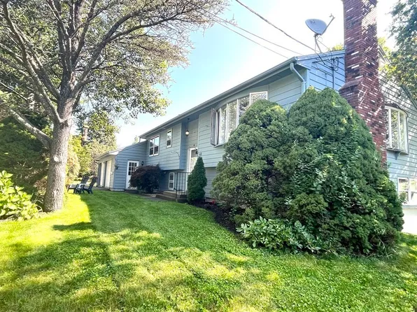 40 Oak Knoll Rd, Worcester, MA 01609