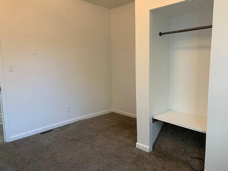 127 W Market St — Photo 23