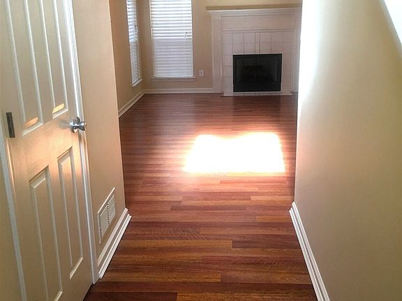 2nd image of 91 Prestwick Ln