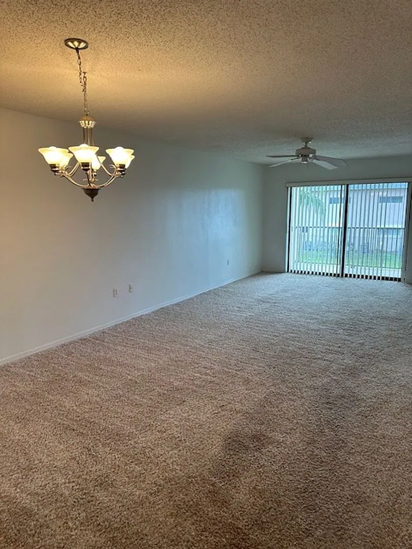 Oceanfront complex — Photo 4