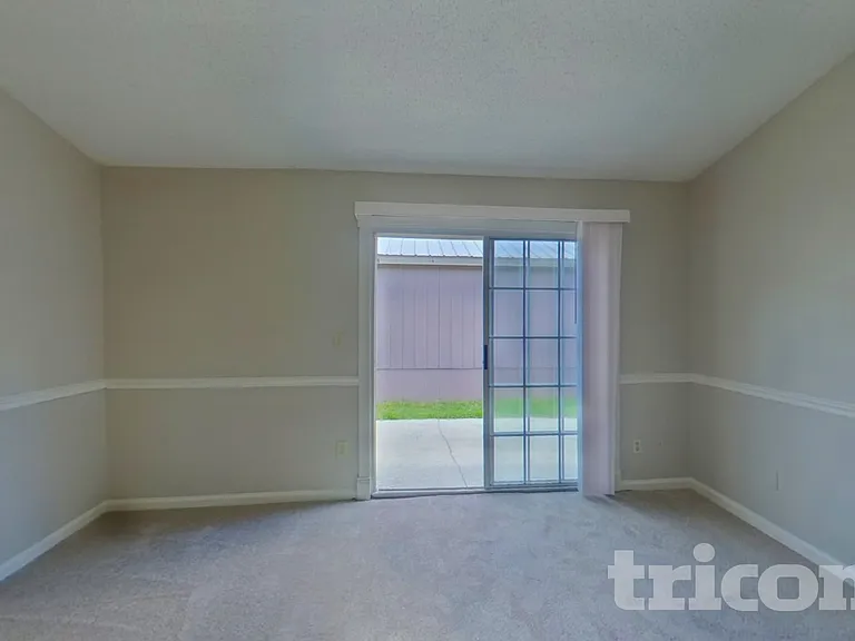 1854 Mackenzie Ct N — Photo 3