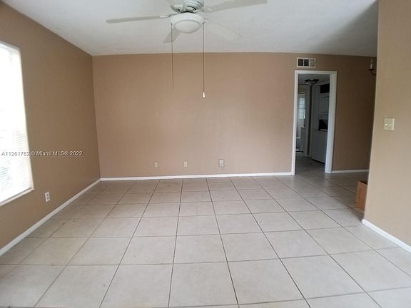 3rd image of 4951 Wedgewood Way APT 4