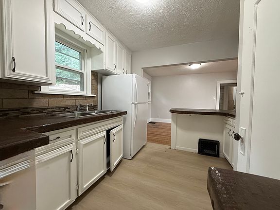 5th image of 480 Houston Ave