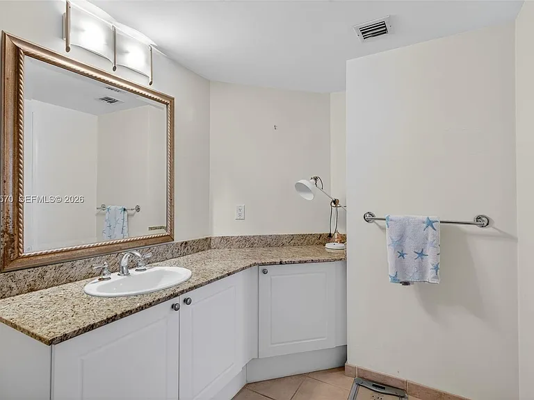 19501 W Country Club Dr #313 — Photo 21