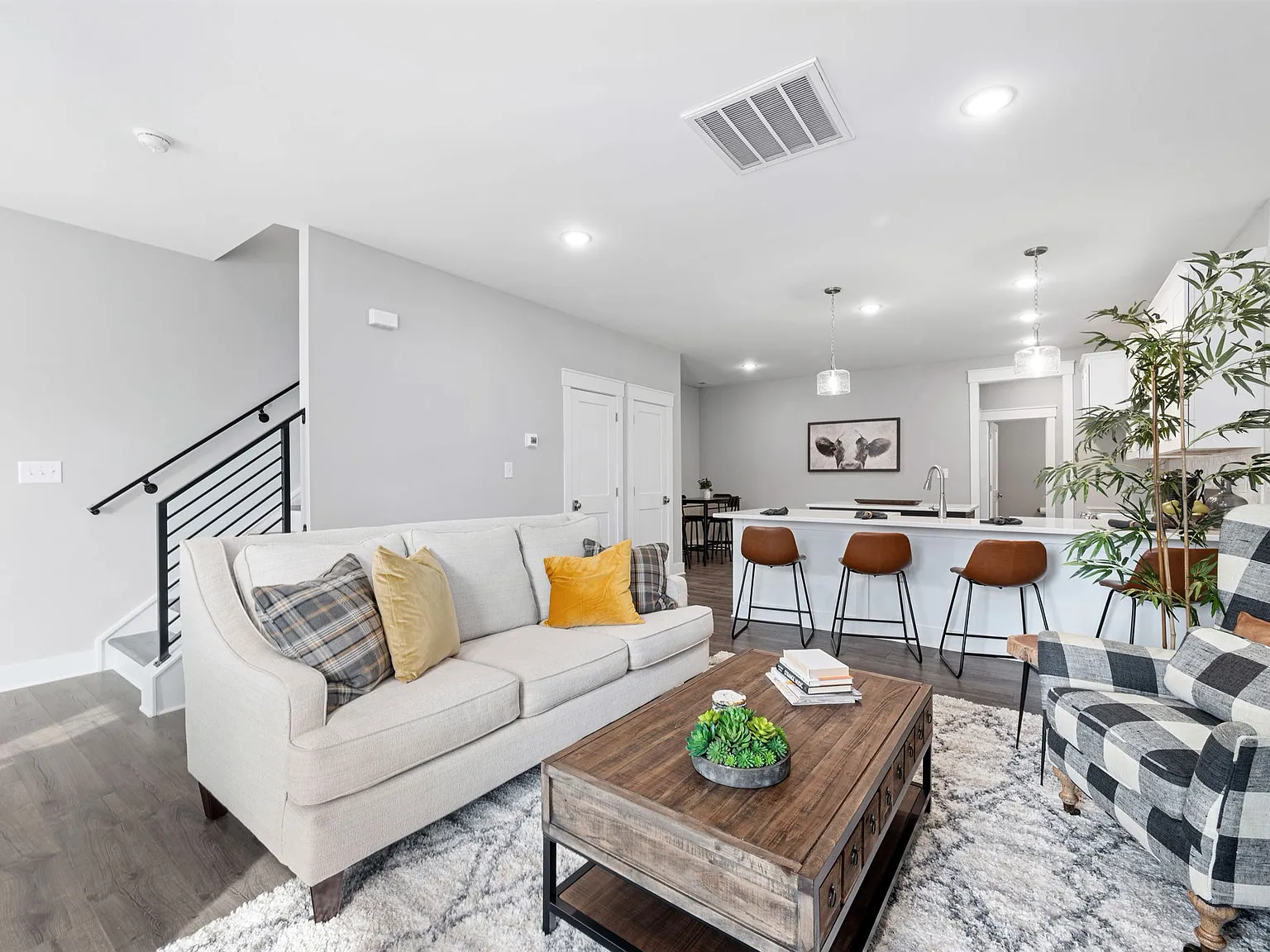 3 bed, $2,100 — Photo 3