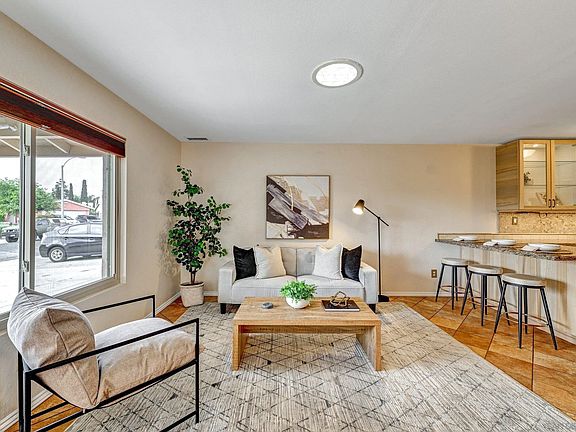 5th image of 10641 Amantha Ave