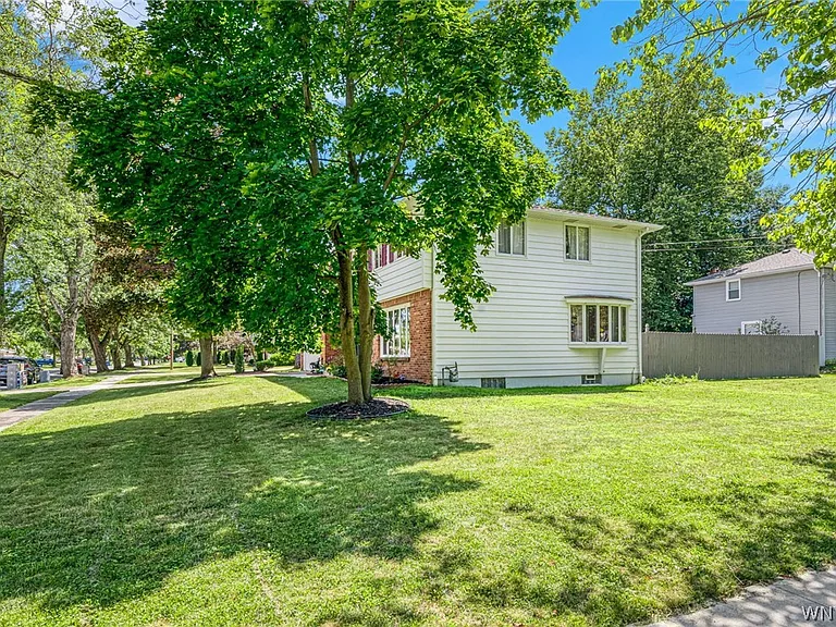 71 Chaumont Dr — Photo 5
