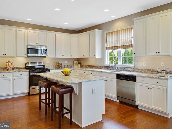 5th image of 304 Ellenwood Dr
