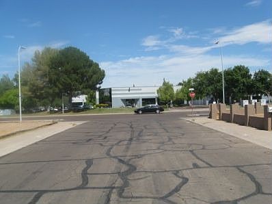 3rd image of 4733 E Sunland Ave