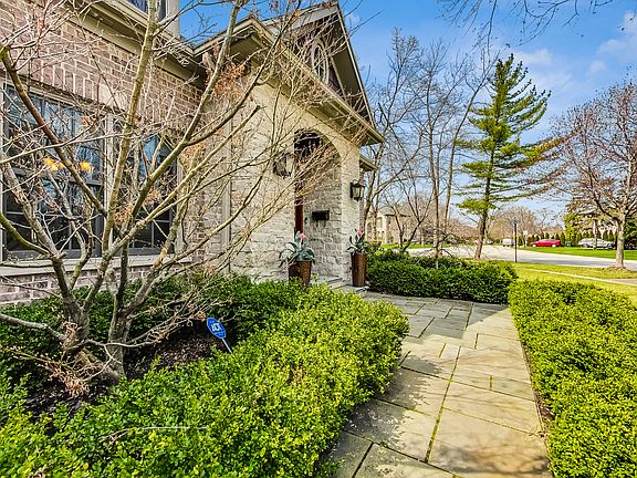 5th image of 6654 N Kilbourn Ave