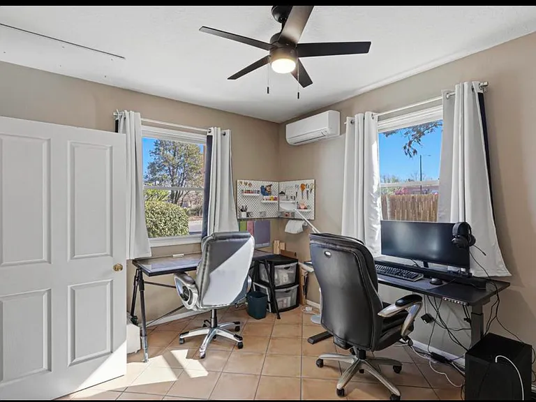 2920 Burton Ave SE — Photo 20