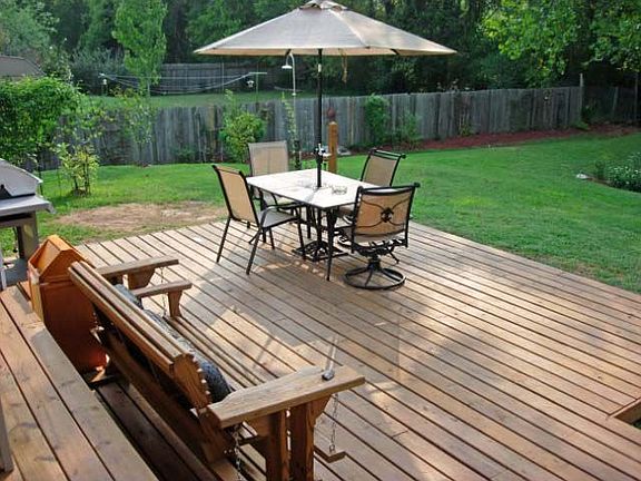 Deck in back