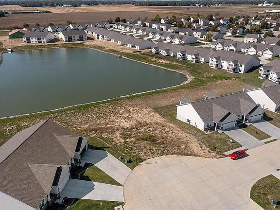 4th image of 824 Applewood Creek Dr