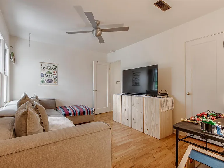 810 Hawthorn Ave — Photo 17