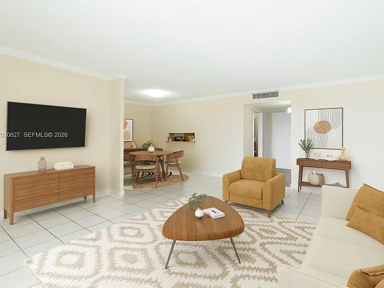 6450 Collins Ave #406 — Photo 2