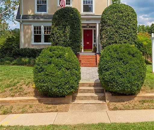 2nd image of 907 W 31st St