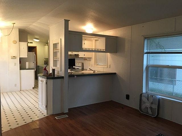 2nd image of 8921 Golovin St