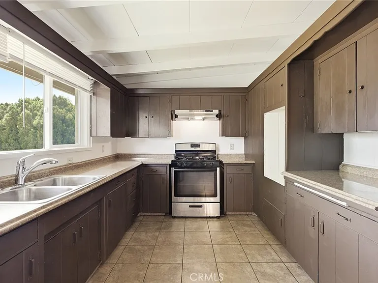 40861 Whittier Ave — Photo 6
