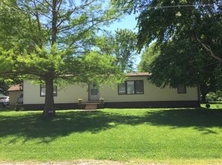 202 Sylvan St, Highland, IL 62249