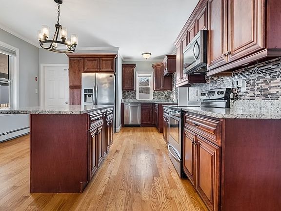 5th image of 9 Cyrus St