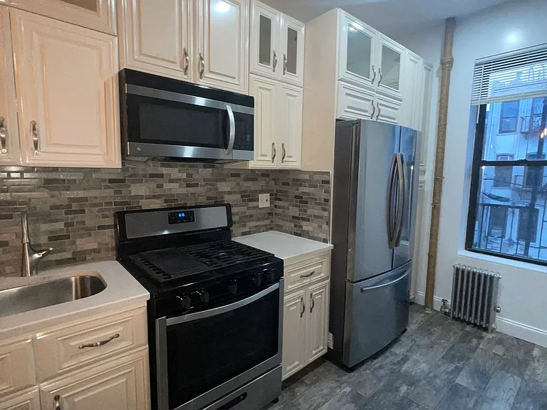 10709 Liverpool St — Photo 2